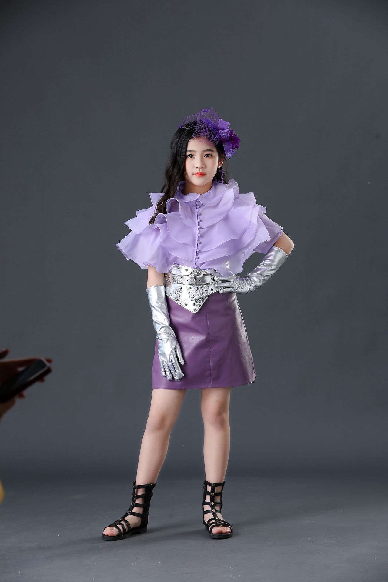 子供用マカロントレンディな服女の子の滑走路ファッションパーソ - Magazines のレビューと価格